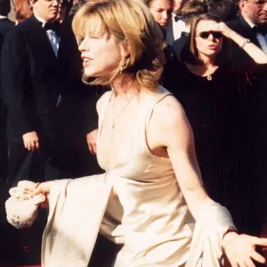 Julianne Phillips profile photo